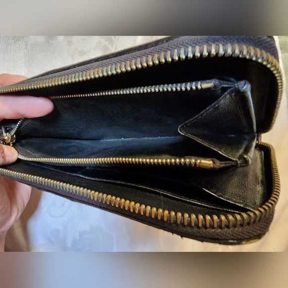 Bottega Veneta Black Woven Wallet - Picture 16 of 16